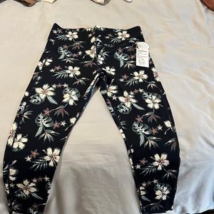 Vuori stride legging, new with tags, navy floral, XL, fits like 12/14